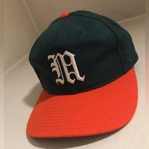 The U vintage 90s snapback (university of Miami)